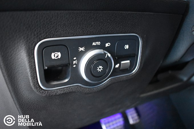 MERCEDES-BENZ GLB 200 d Automatic Premium